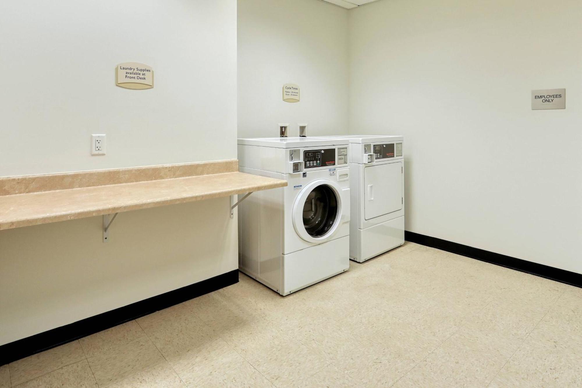 Fairfield Inn & Suites By Marriott Harrisburg West/ניו קמברלנד מראה חיצוני תמונה