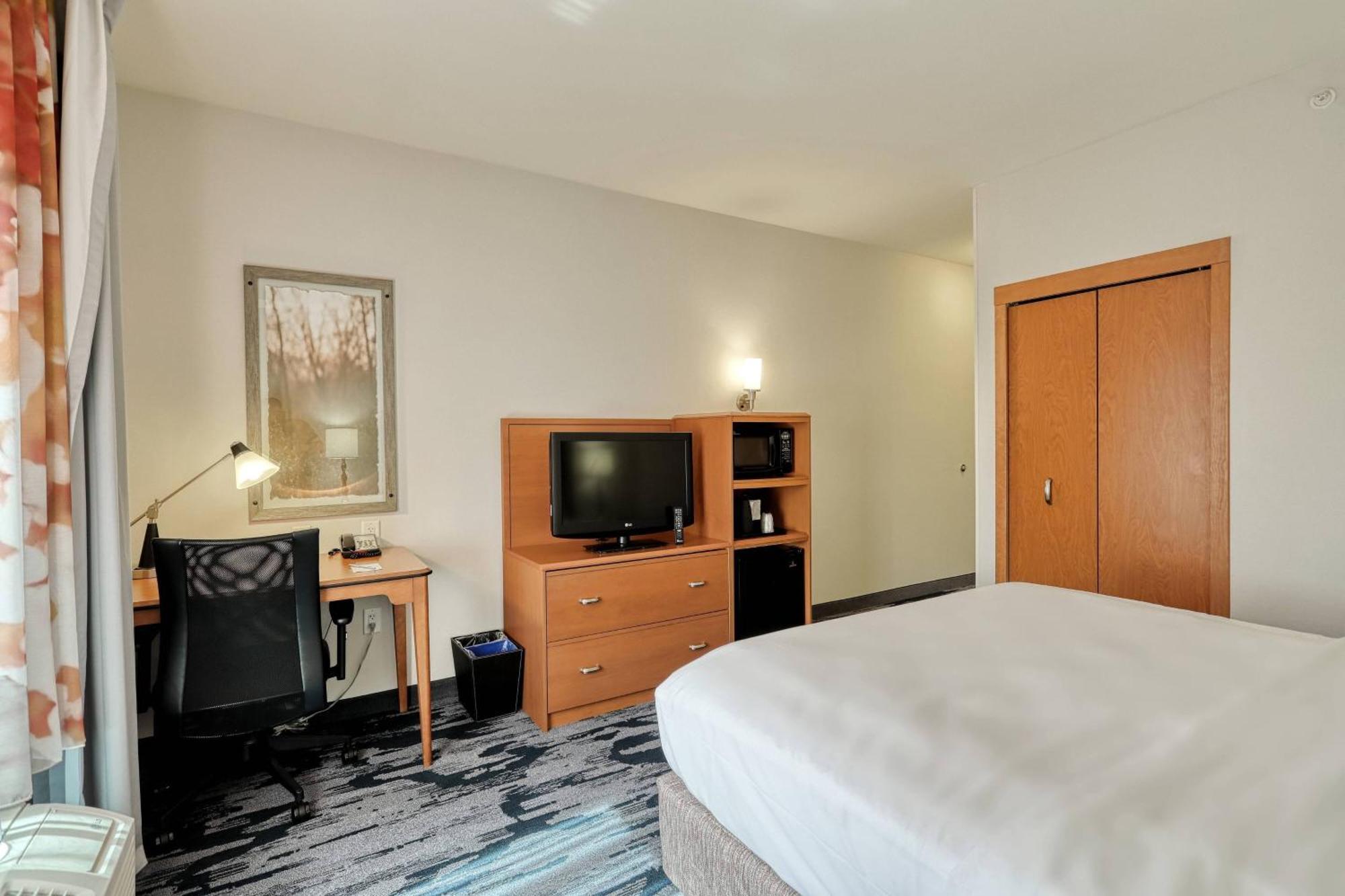 Fairfield Inn & Suites By Marriott Harrisburg West/ניו קמברלנד מראה חיצוני תמונה