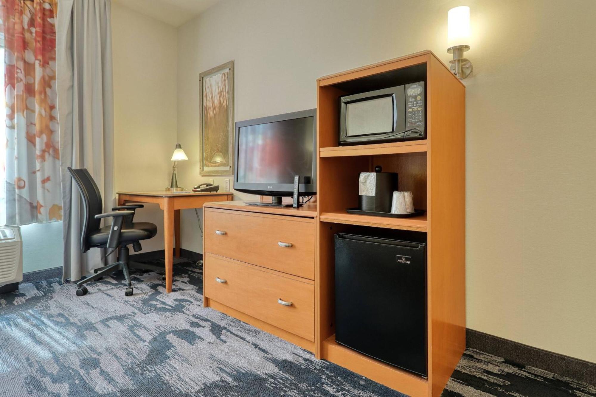 Fairfield Inn & Suites By Marriott Harrisburg West/ניו קמברלנד מראה חיצוני תמונה