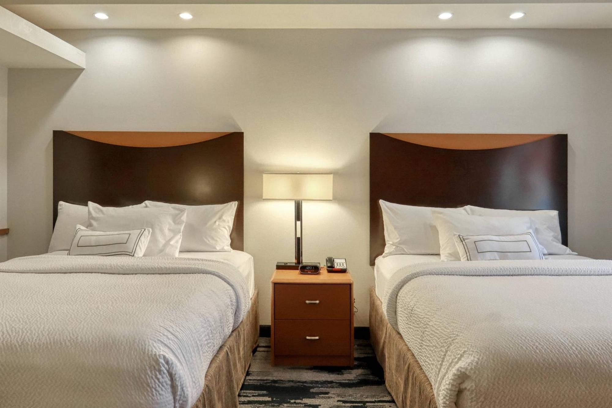 Fairfield Inn & Suites By Marriott Harrisburg West/ניו קמברלנד מראה חיצוני תמונה