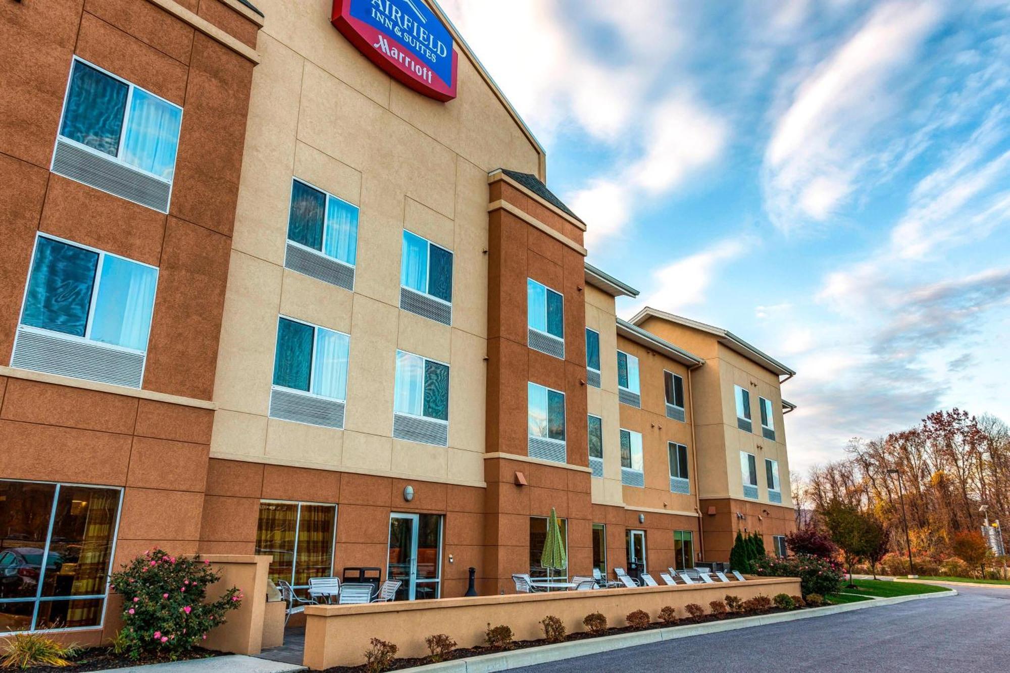Fairfield Inn & Suites By Marriott Harrisburg West/ניו קמברלנד מראה חיצוני תמונה