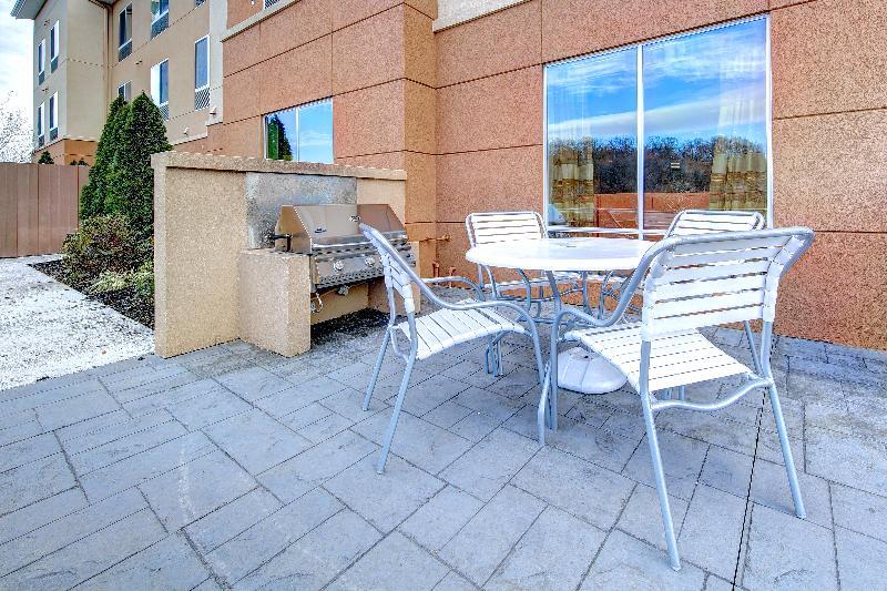 Fairfield Inn & Suites By Marriott Harrisburg West/ניו קמברלנד מראה חיצוני תמונה