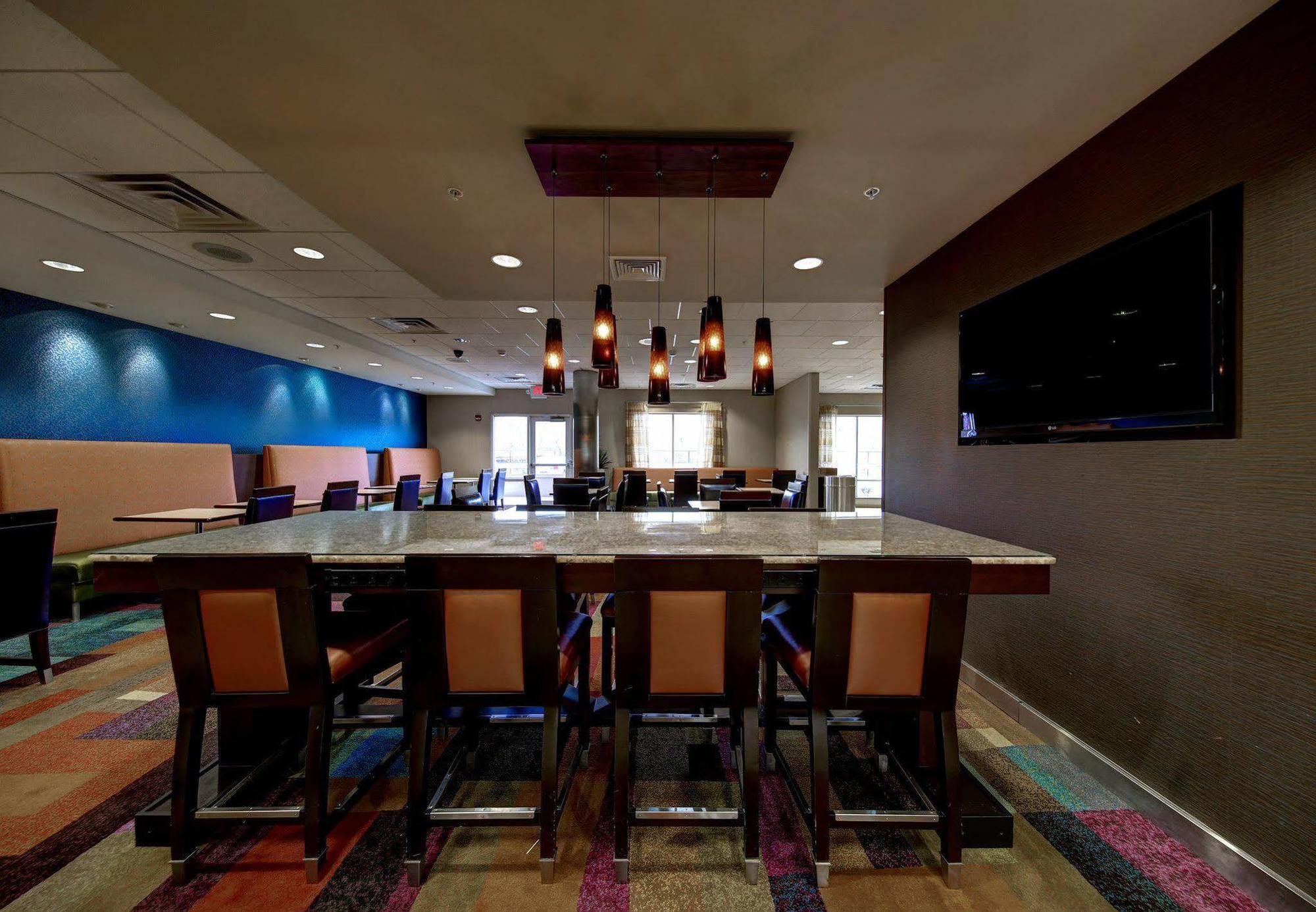 Fairfield Inn & Suites By Marriott Harrisburg West/ניו קמברלנד מראה חיצוני תמונה