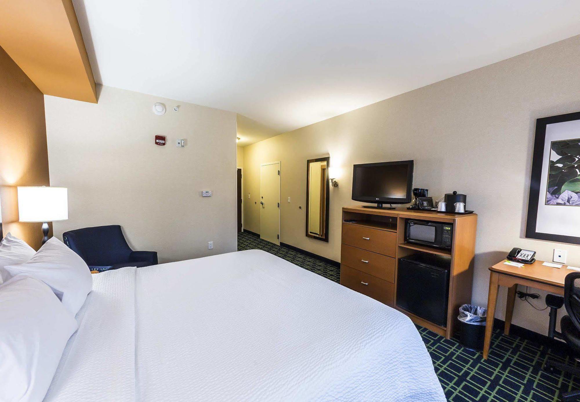 Fairfield Inn & Suites By Marriott Harrisburg West/ניו קמברלנד מראה חיצוני תמונה