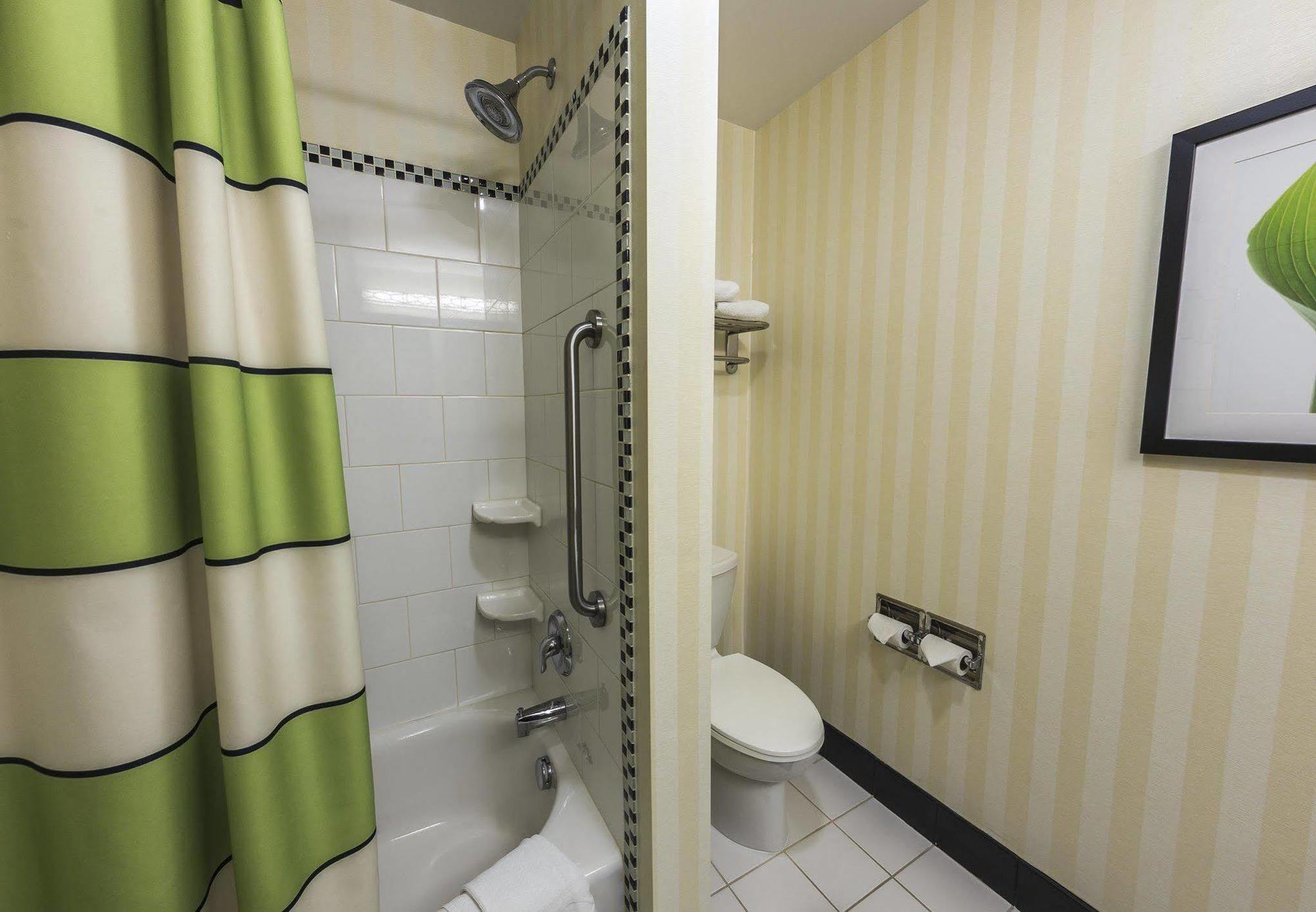 Fairfield Inn & Suites By Marriott Harrisburg West/ניו קמברלנד מראה חיצוני תמונה