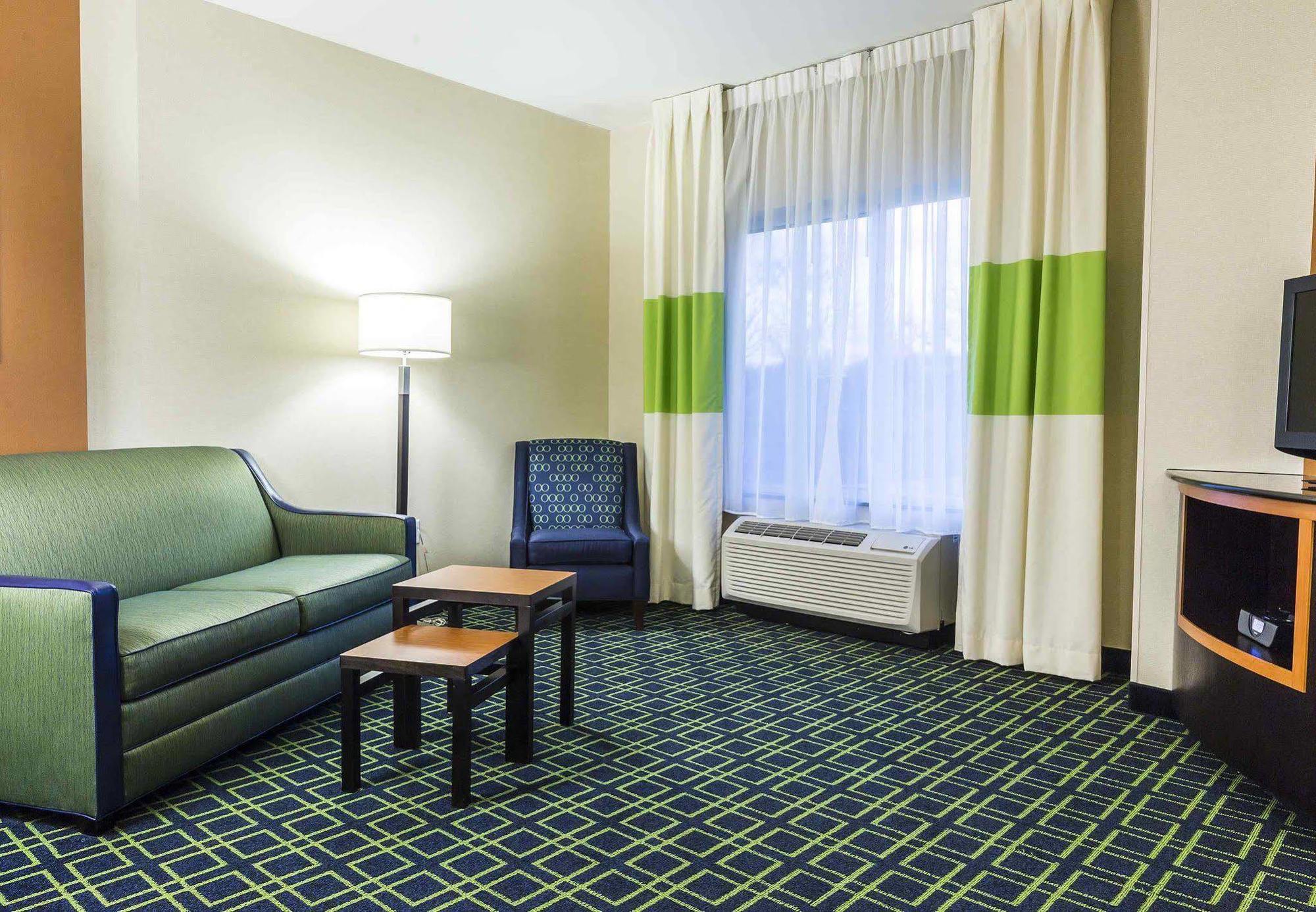 Fairfield Inn & Suites By Marriott Harrisburg West/ניו קמברלנד מראה חיצוני תמונה