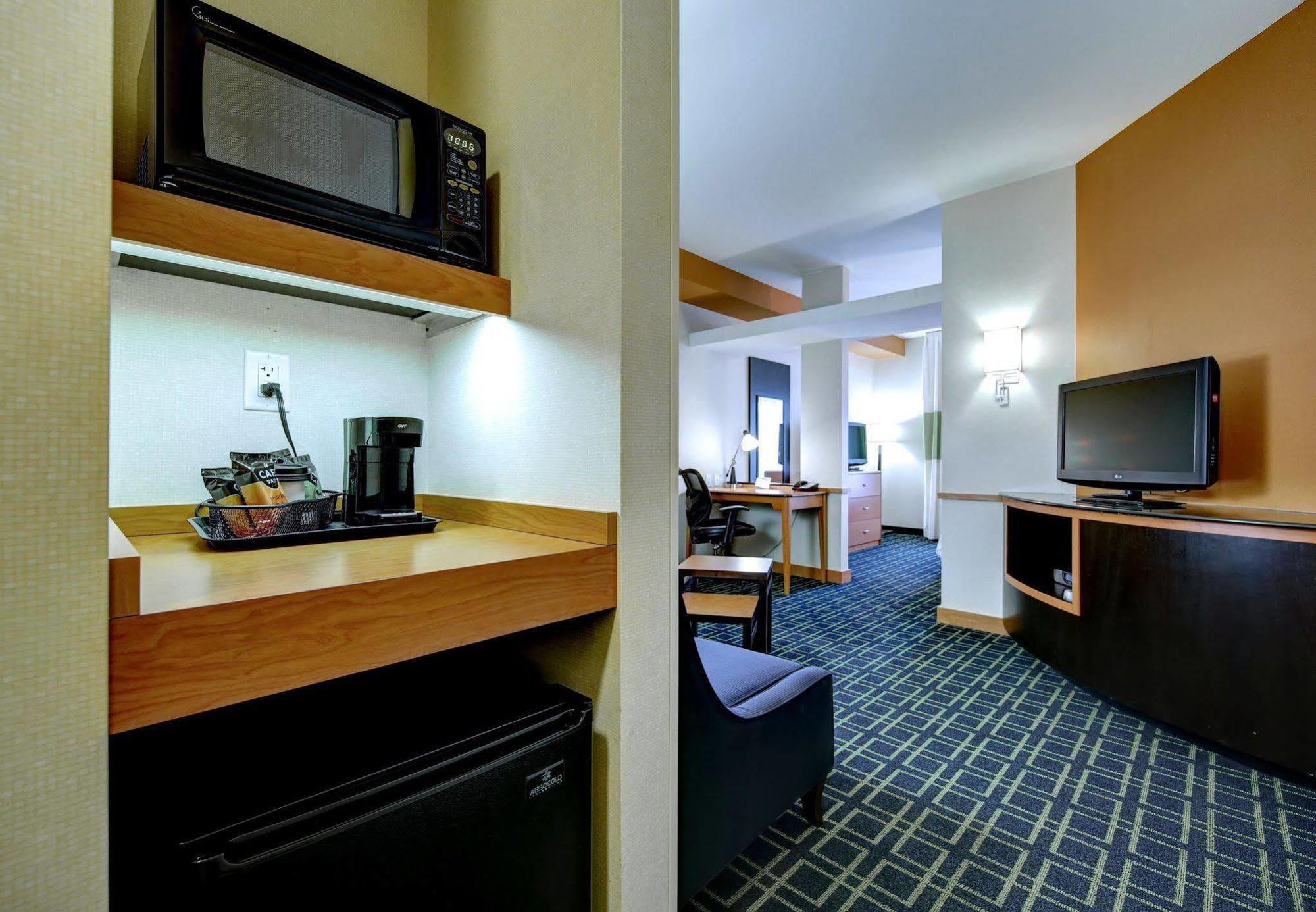 Fairfield Inn & Suites By Marriott Harrisburg West/ניו קמברלנד מראה חיצוני תמונה