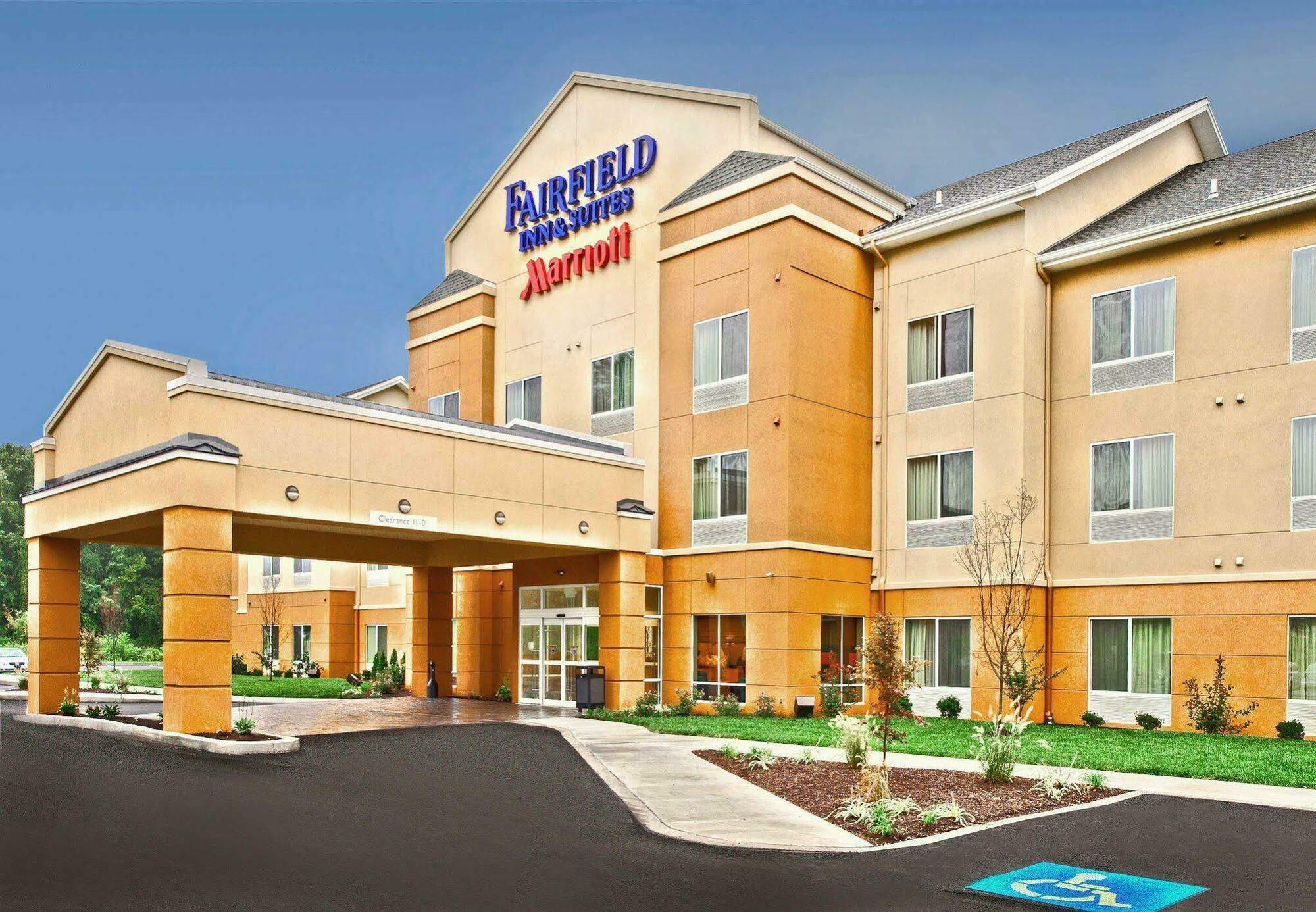 Fairfield Inn & Suites By Marriott Harrisburg West/ניו קמברלנד מראה חיצוני תמונה