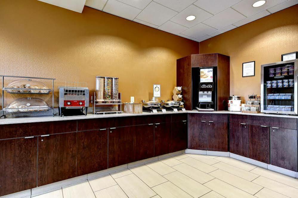 Fairfield Inn & Suites By Marriott Harrisburg West/ניו קמברלנד מראה חיצוני תמונה