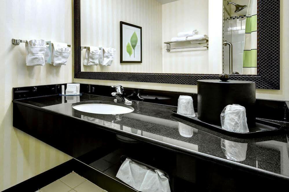 Fairfield Inn & Suites By Marriott Harrisburg West/ניו קמברלנד מראה חיצוני תמונה